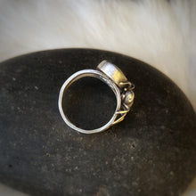 Load image into Gallery viewer, Quartz Weaver Ring size 7
