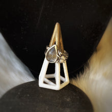 Load image into Gallery viewer, Quartz Weaver Ring size 7
